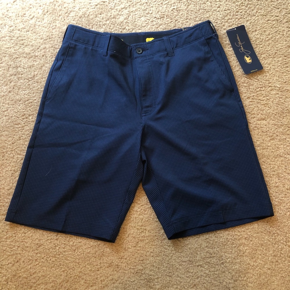 Men’s golf shorts